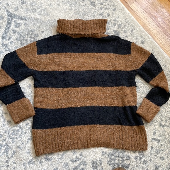NWT Woman’s Time and Tru Striped Sweater - Picture 4 of 7